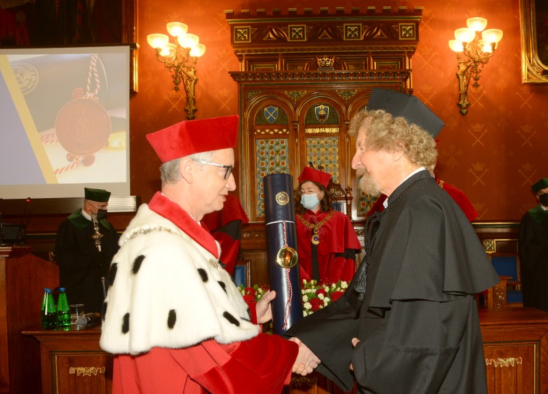 Profesor Wojciech Żurek doktorem honoris causa Uniwersytetu Jagiellońskiego Tłumaczenia ANGOS