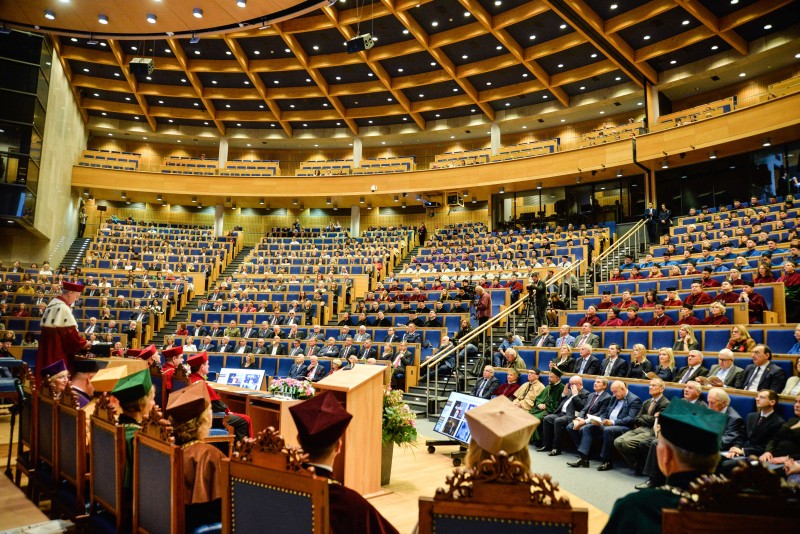 Tłumaczenia symultaniczne podczas inauguracji 660. roku akademickiego na Uniwersytecie Jagiellońskim